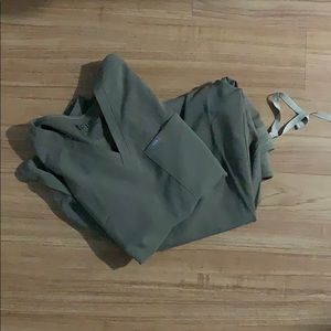 FIGS scrub set in heather Olive